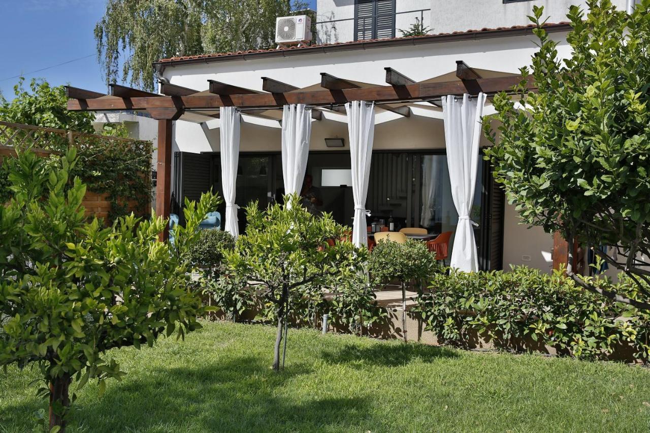 Villa Klara Vodice Bagian luar foto
